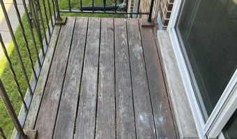 215 S Hale St 8A, Addison, IL 60101