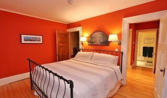 15 McKinley St, Bangor, ME 04401