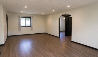1208 Plum Ln, Aberdeen, SD 57401