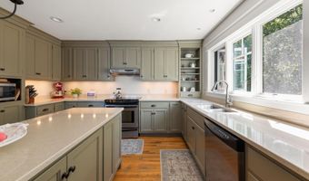 275 Shore Dr N, Bridgewater, NH 03222