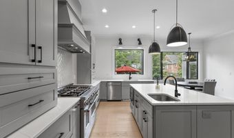 414 N MONROE St, Arlington, VA 22201