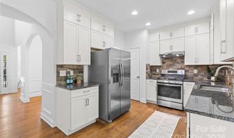 2016 Sablewood Dr, Charlotte, NC 28205