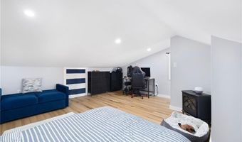 267 Green End Ave, Middletown, RI 02842
