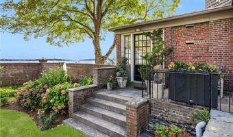 221 Hope St 2, Bristol, RI 02809