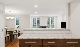929 Claytonbrook Dr 2, Ballwin, MO 63011