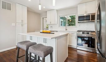 132 N GLADDEN St N, Alexandria, VA 22304