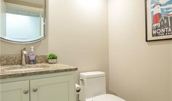 2 Buckingham St, Barrington, RI 02806