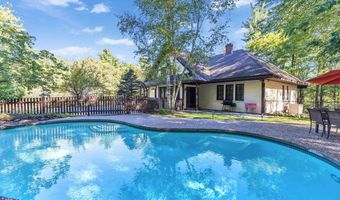 107 Fresh Pond Ln, Brookline, NH 03033