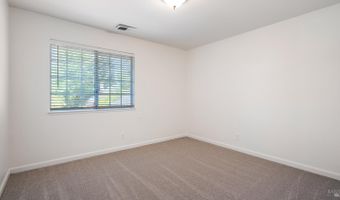 2318 S Hampton Cir, Santa Rosa, CA 95401