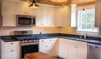 391 Bimson Dr, Barnet, VT 05821