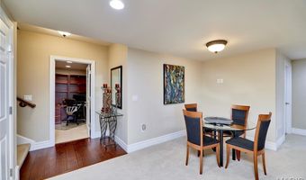 259 Meadowbrook Country Club Est, Ballwin, MO 63011