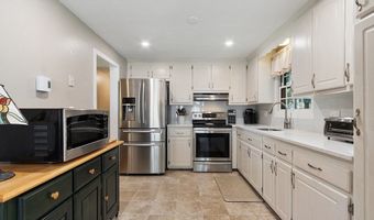 8 Brookdale Cir, Billerica, MA 01821