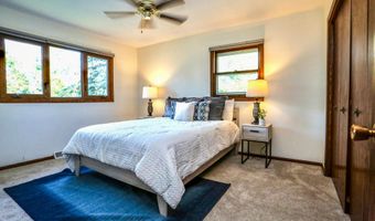 903 Willow Dr, Aberdeen, SD 57401