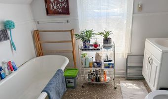 64 Division St, Bangor, ME 04401