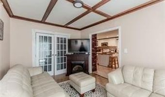 825 Douglas Ave, Providence, RI 02908