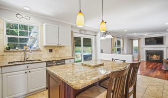 6 Huckleberry Ln, New Egypt, NJ 08533