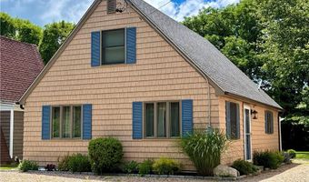 15 Deangelis Dr, Narragansett, RI 02882