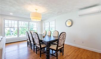 573 Wolcott Ave, Middletown, RI 02842