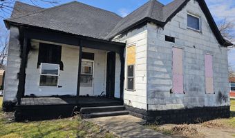 135 E Locust St, Aurora, MO 65605
