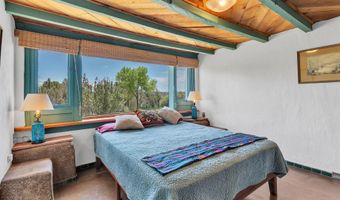51 Atalaya Rd, Arroyo Hondo, NM 87513