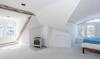 3 Vicksburg Pl, Newport, RI 02840