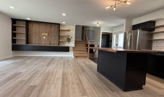 2305 N Williamsburg St, Arlington Heights, IL 60004
