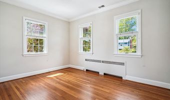 121 S FENWICK St, Arlington, VA 22204