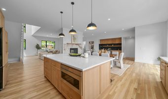 2777 Donna Dr, Columbus, OH 43220