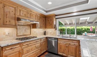 19900 Hiawatha, Los Angeles, CA 91311