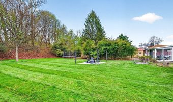 10 Meadowbrook Rd, Auburn, MA 01501