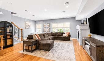 31 White Oak Ln, Aberdeen, NJ 07747