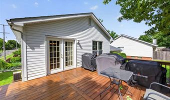 100 Holly Green Dr, Ballwin, MO 63021