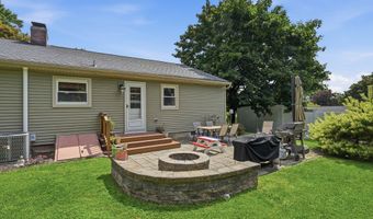 3 S Meadow Dr, Danbury, CT 06811