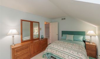 117 Royal Oak Dr, Aurora, OH 44202