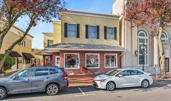 194 Park Ave 2B, Amityville, NY 11701