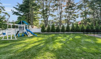 34 Green Meadow Blvd, Middletown, NJ 07748