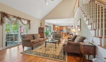 2 Logans Way, Danbury, CT 06811