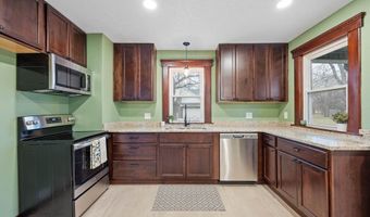 605 Cottage St, Adel, IA 50003