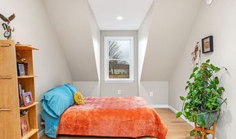 11 Pequot Ln, Hopkinton, RI 02804