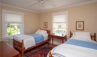 198 Gibbs Ave, Newport, RI 02840