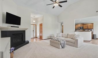 928 Bluestem Dr, Baldwin City, KS 66006