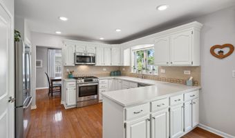 1923 N Carlyle Pl, Arlington Heights, IL 60004