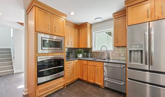 90 Red Hill Rd, Branford, CT 06405