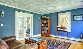 235 Holly Hills Ln, North Kingstown, RI 02874