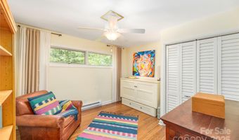 24 Woodcrest Rd, Asheville, NC 28804