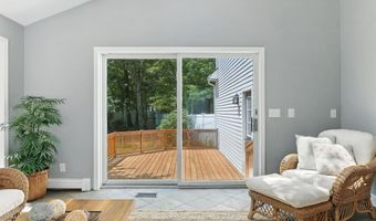68 Perry Rd, Bedford, NH 03110