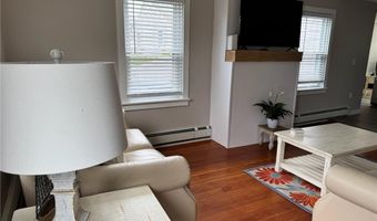 53 Center Ave, Middletown, RI 02842