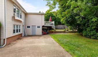 15 Freedom Dr, Cranston, RI 02920
