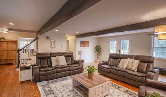 96 Pond View Dr, Auburn, NH 03032