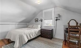 14 Dearborn St, Newport, RI 02840